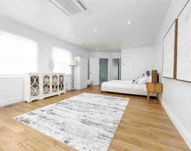 1110 W Muirlands Drive - Photo Thumbnail 6