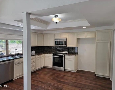 28910 Calabria Drive - Photo Thumbnail 7