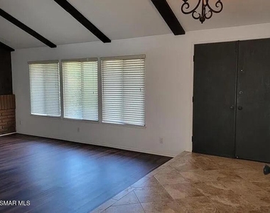 28910 Calabria Drive - Photo Thumbnail 4