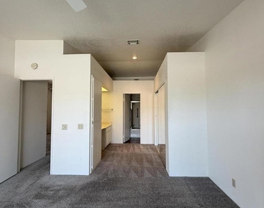 505 S Farrell Drive - Photo Thumbnail 9