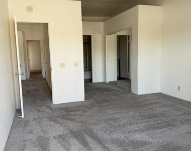 505 S Farrell Drive - Photo Thumbnail 14