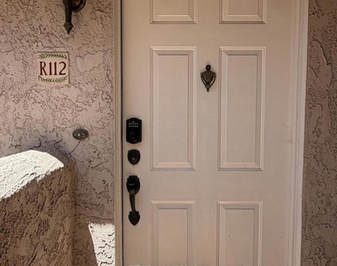 505 S Farrell Drive - Photo Thumbnail 2