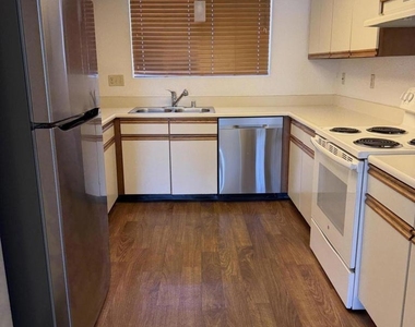 505 S Farrell Drive - Photo Thumbnail 5