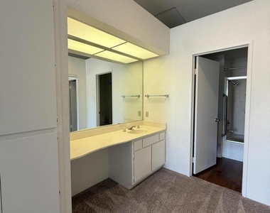505 S Farrell Drive - Photo Thumbnail 10