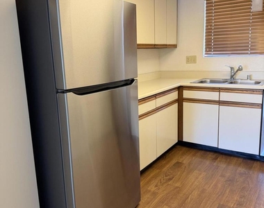 505 S Farrell Drive - Photo Thumbnail 6