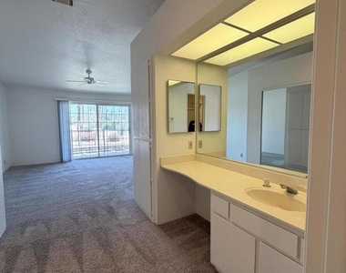 505 S Farrell Drive - Photo Thumbnail 11