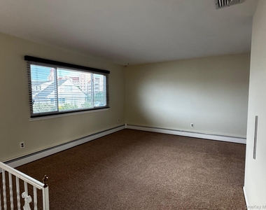 113 Maple Boulevard - Photo Thumbnail 2