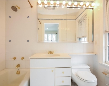 50 Greenacres Avenue - Photo Thumbnail 12