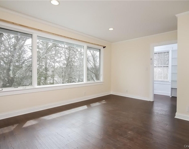50 Greenacres Avenue - Photo Thumbnail 11