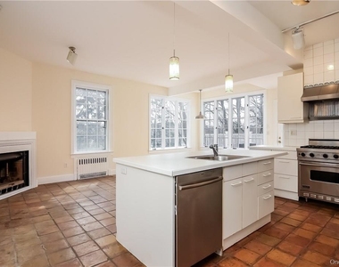50 Greenacres Avenue - Photo Thumbnail 6