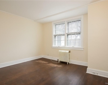 50 Greenacres Avenue - Photo Thumbnail 9