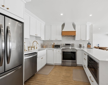 585 Dune Road - Photo Thumbnail 7