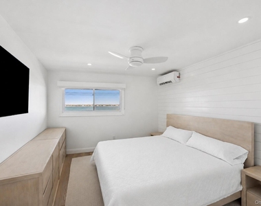585 Dune Road - Photo Thumbnail 8