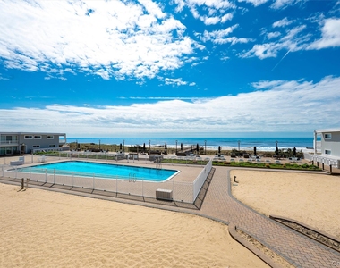 585 Dune Road - Photo Thumbnail 14