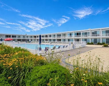 585 Dune Road - Photo Thumbnail 2