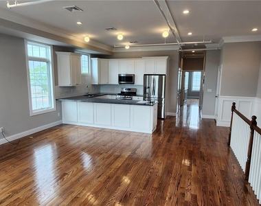 22 Bayville Avenue - Photo Thumbnail 3