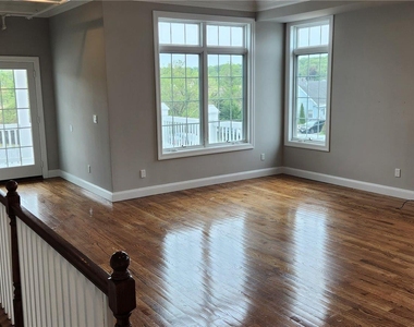22 Bayville Avenue - Photo Thumbnail 2