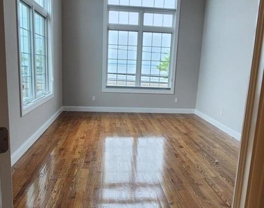 22 Bayville Avenue - Photo Thumbnail 8