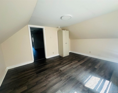 18 Taylor Avenue - Photo Thumbnail 5