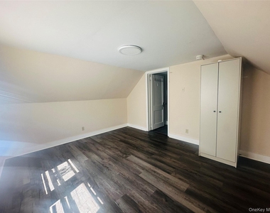 18 Taylor Avenue - Photo Thumbnail 4