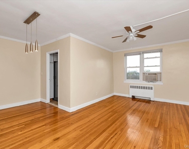275 Maple Avenue - Photo Thumbnail 3