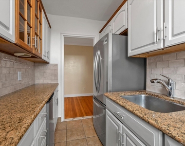 275 Maple Avenue - Photo Thumbnail 7