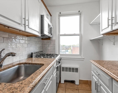 275 Maple Avenue - Photo Thumbnail 6