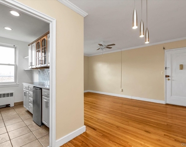 275 Maple Avenue - Photo Thumbnail 2