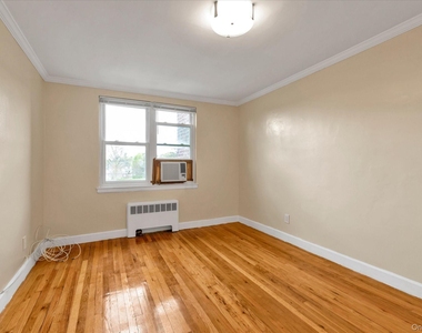 275 Maple Avenue - Photo Thumbnail 8