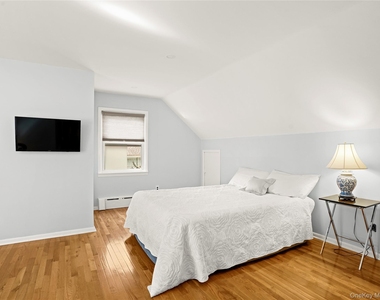 1035 Shore Acres Drive - Photo Thumbnail 13