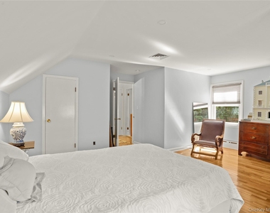1035 Shore Acres Drive - Photo Thumbnail 12