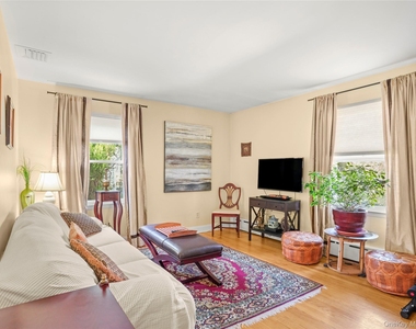 1035 Shore Acres Drive - Photo Thumbnail 9