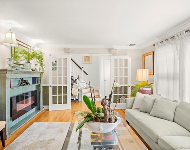 1035 Shore Acres Drive - Photo Thumbnail 7