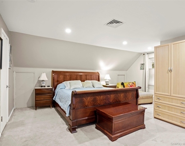 1035 Shore Acres Drive - Photo Thumbnail 11