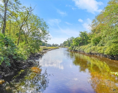 1035 Shore Acres Drive - Photo Thumbnail 22