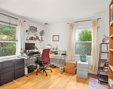 1035 Shore Acres Drive - Photo Thumbnail 10