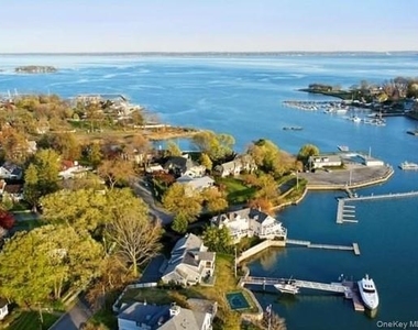 1035 Shore Acres Drive - Photo Thumbnail 24