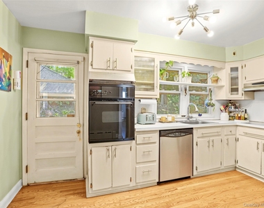 1035 Shore Acres Drive - Photo Thumbnail 3