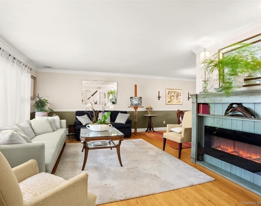 1035 Shore Acres Drive - Photo Thumbnail 6
