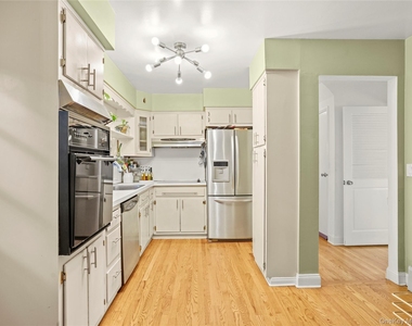 1035 Shore Acres Drive - Photo Thumbnail 2