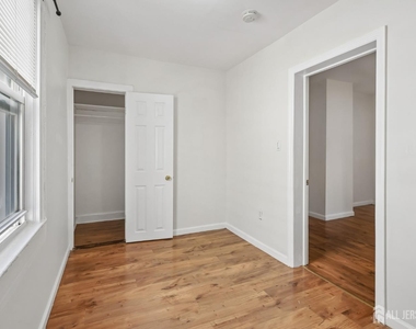 660 Charles Street - Photo Thumbnail 12