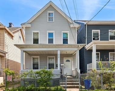 660 Charles Street - Photo Thumbnail 2