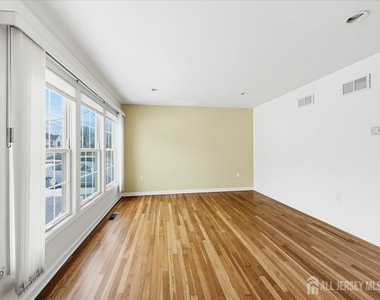 37 Jersey Avenue - Photo Thumbnail 4