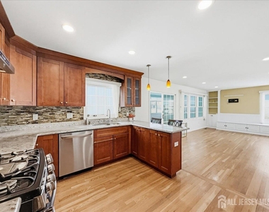 37 Jersey Avenue - Photo Thumbnail 10