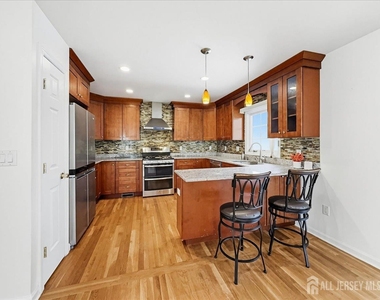 37 Jersey Avenue - Photo Thumbnail 9