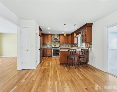 37 Jersey Avenue - Photo Thumbnail 8