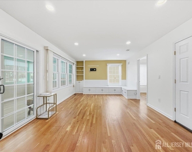37 Jersey Avenue - Photo Thumbnail 6