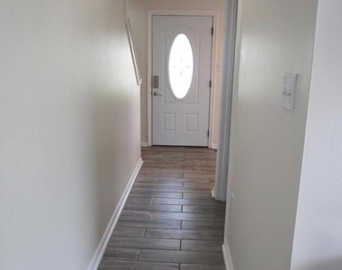 540 Thompson - Photo Thumbnail 5