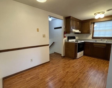 627 Wolfe Street - Photo Thumbnail 11