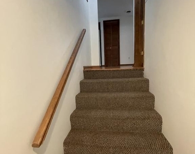 627 Wolfe Street - Photo Thumbnail 4